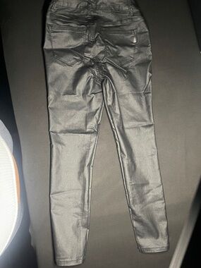 1822 Denim Black Coated Ankle Pants